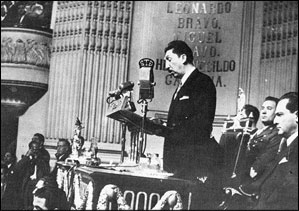 President Miguel Alemán speaking before congress.
